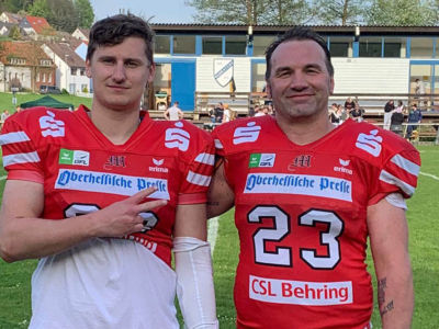 Vater und Sohn laufen für die Mercenaries