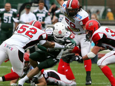 Mercenaries in Hall unter Druck